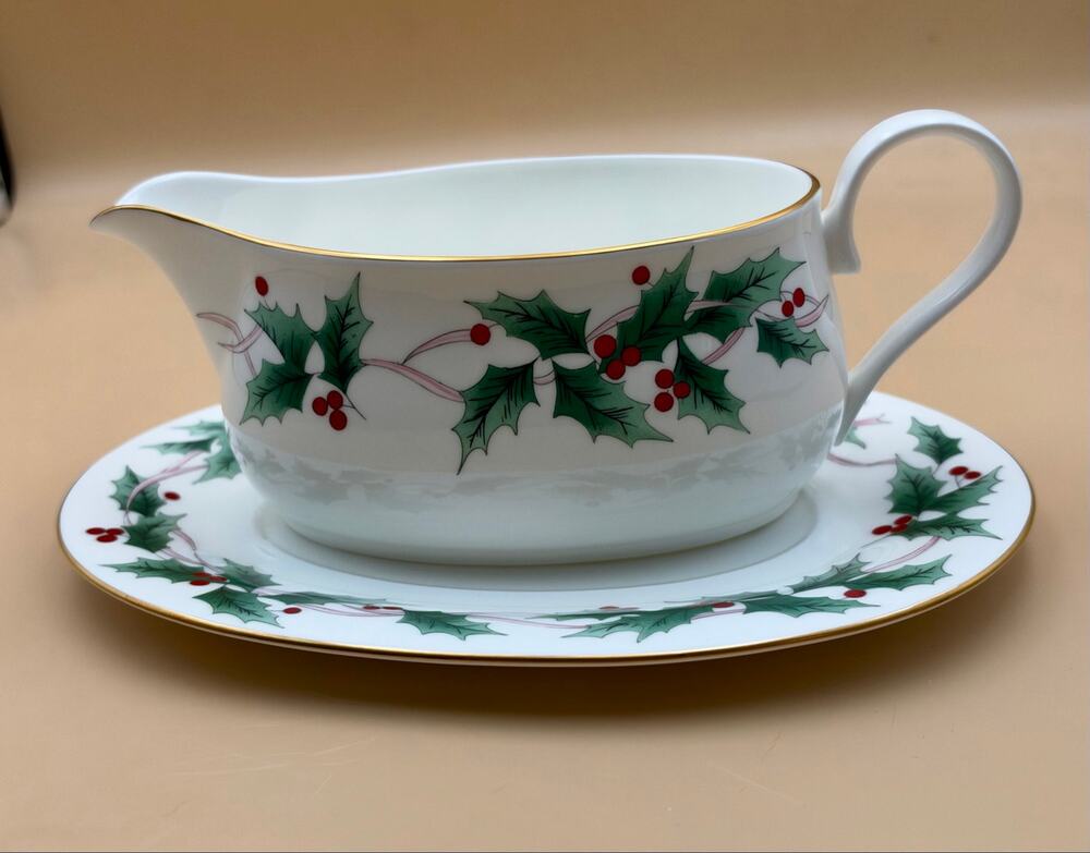 Mikasa Ribbon Holly Bone China Gravy Boat Underplate Japan Christmas CA403